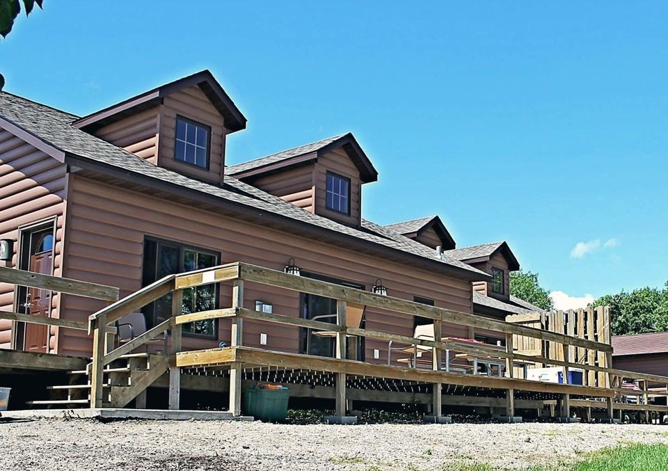 Three Bedroom Grand Cabin with a long front deck