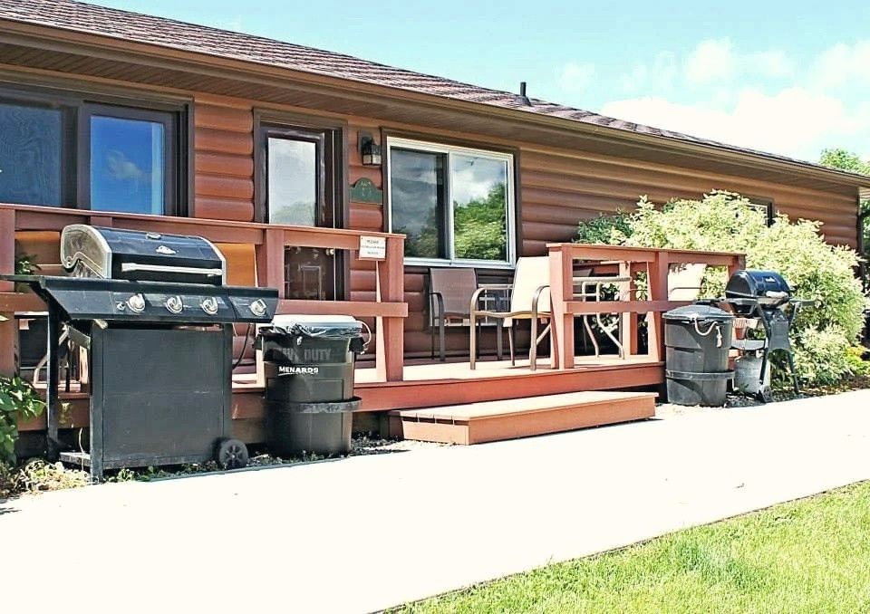 Deluxe Lodge Units with decks and grills